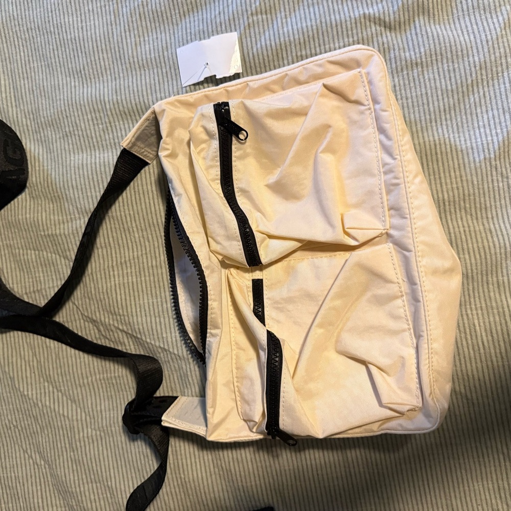 BAGGU Cream Crossbody with Black Strap